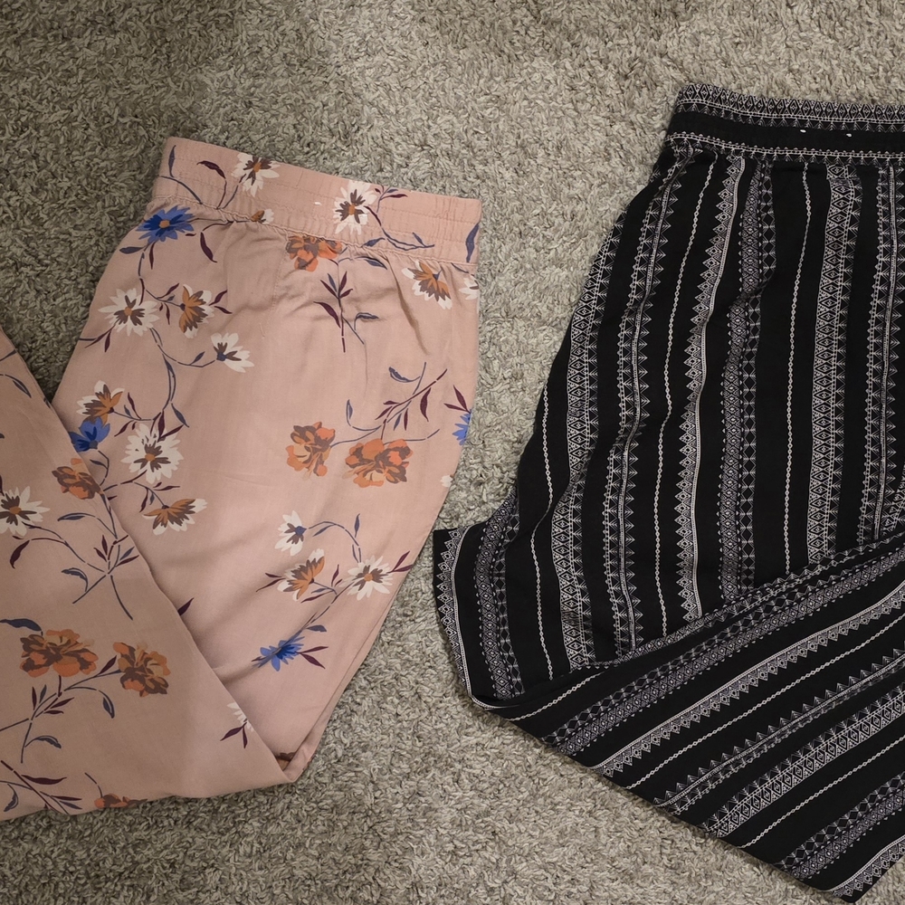 Jessica Simpson Summer Ankle Pants Set Of 2;Floral Peach and Black Striped. Sz M